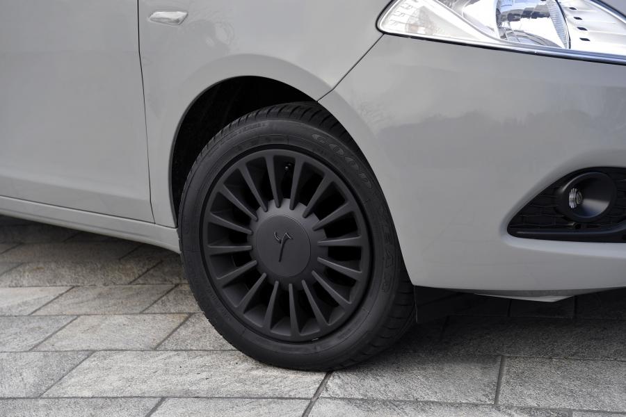 Колеса Lancia Ypsilon Elefantino Blu (846) 2018 года  (фото 8 из 12)